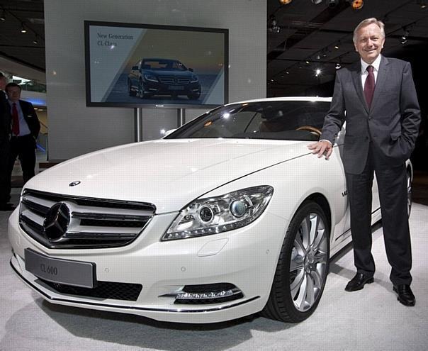 Dr. Joachim Schmidt, Vertrieb und Marketing der Mercedes-Benz Cars, präsentierte in der Mercedes-Benz World in Brooklands die neue Generation der CL-Klasse. Foto: auto-reporter.net 